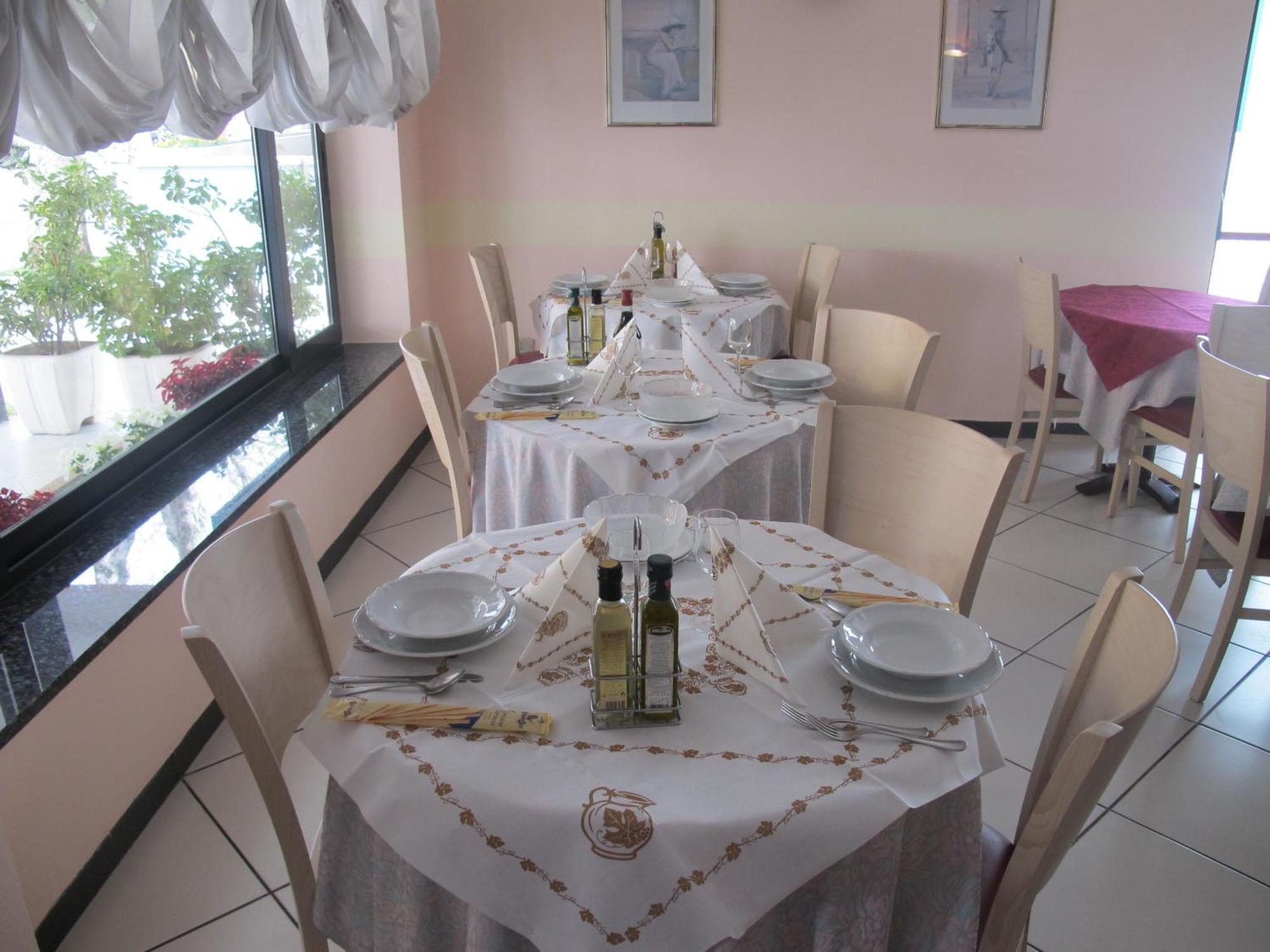 Hotel Basilea Bellaria-Igea Marina Buitenkant foto
