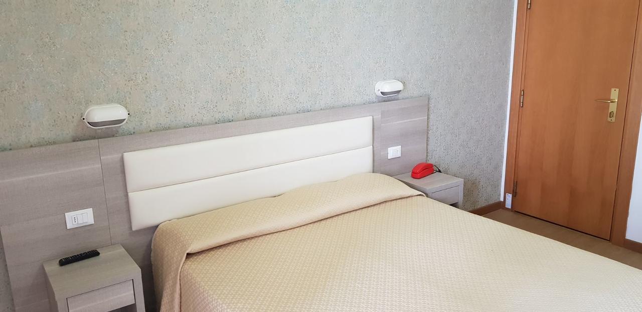 Hotel Basilea Bellaria-Igea Marina Buitenkant foto