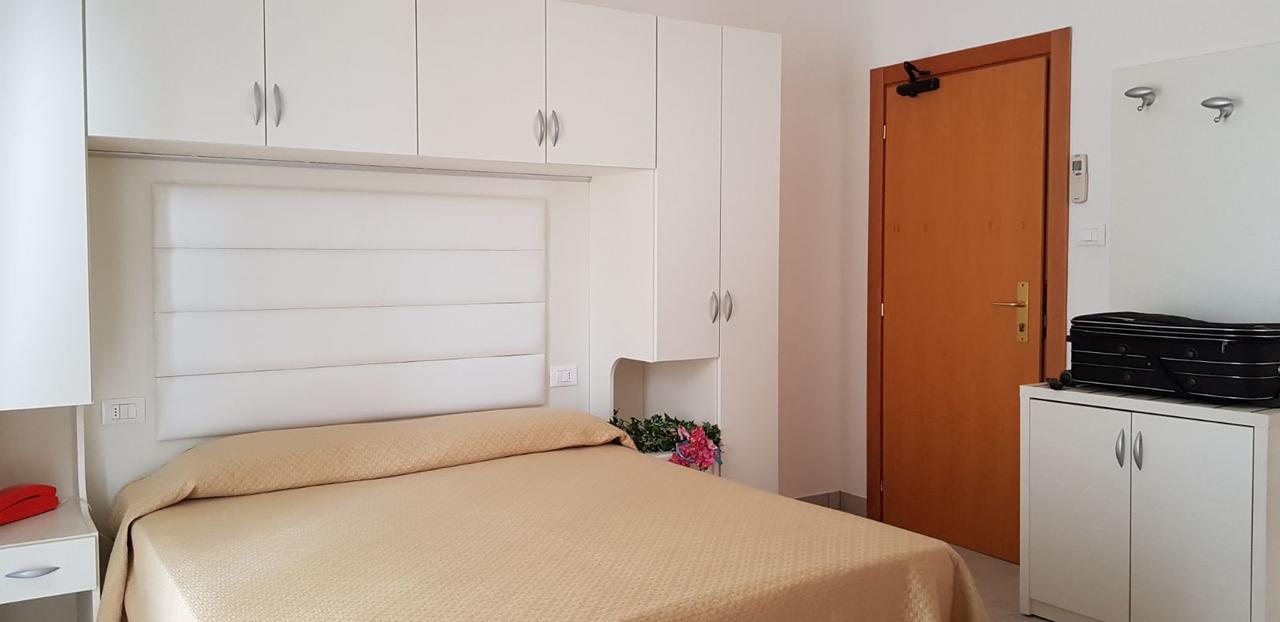 Hotel Basilea Bellaria-Igea Marina Buitenkant foto